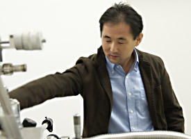 Taro Hitosugi, associate professor, Nanophysics Group