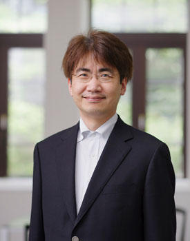 Takeshi Nakanishi, director of MathAM-OIL, is excited about the potential to generate new seeds for material technologies through collaborations with AIMR and AIST researchers.