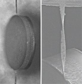 回転する金属ガラスミラー。ミラー表面とねじり軸は1枚の金属ガラス膜から作製されており、ミラー膜はシリコンに支持されている。写真は、回転するミラー（左）とねじり軸の拡大図（右）を示している。