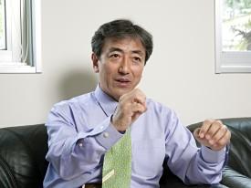  阿尻雅文教授は、超臨界流体分野で世界をリードしている。