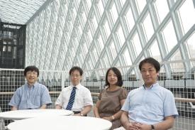 左から順に、浅尾直樹教授、藤田武志准教授、Hongwen Liu助教、中山幸仁准教授