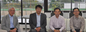 左から右に：塚田捷事務部門長、Mingwei Chenリーダー、一杉太郎サブリーダー、谷垣勝己リーダー
 
