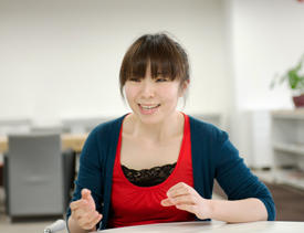 Akari Takayama, a 2013 recipient of the JSPS Ikushi Prize for research excellence.