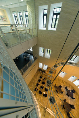 The common space that the AIMR has created with the aim of promoting interaction between researchers. The common space that the AIMR has created with the aim of promoting interaction between researchers.