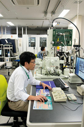 Analytical equipment in the Research Support Center, where support in English is provided.