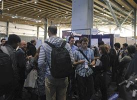 Researchers at the reception held at the WPI exhibition booth enjoyed chatting with WPI researchers over Japanese food and drinks.