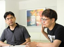 実験科学者の平田秋彦准教授(左)は、強力な解析技術を駆使してアモルファス材料を探っている。数学の用語と概念を物理学の用語と概念に変換し、その逆もしてくれる物理学者の中村壮伸助教(右)は、平田准教授にとってなくてはならない存在だ。