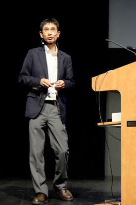 Susumu Ikeda, director of the AIMR Research Support Division, introducing the workshop and the WPI at the STAM-WPI Joint Workshop.