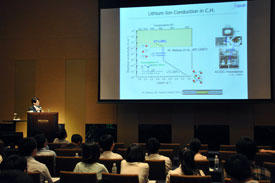 Shin-ichi Orimo, principal investigator at the AIMR, giving a keynote speech at the Tohoku-Tsinghua Joint Workshop on Materials and Spintronics Sciences in Sendai.