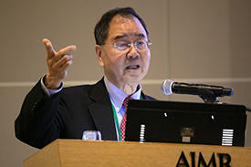 Kang Wang教授は、量子コンピューティングの可能性について熱く語った。